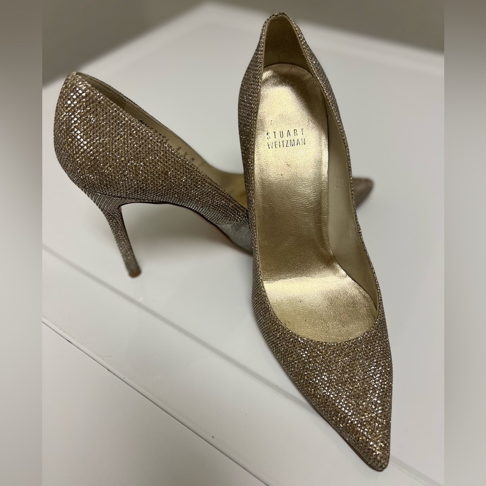 Barely Used Stuart Weitzman Glitter Scallop Pumps… - image 1
